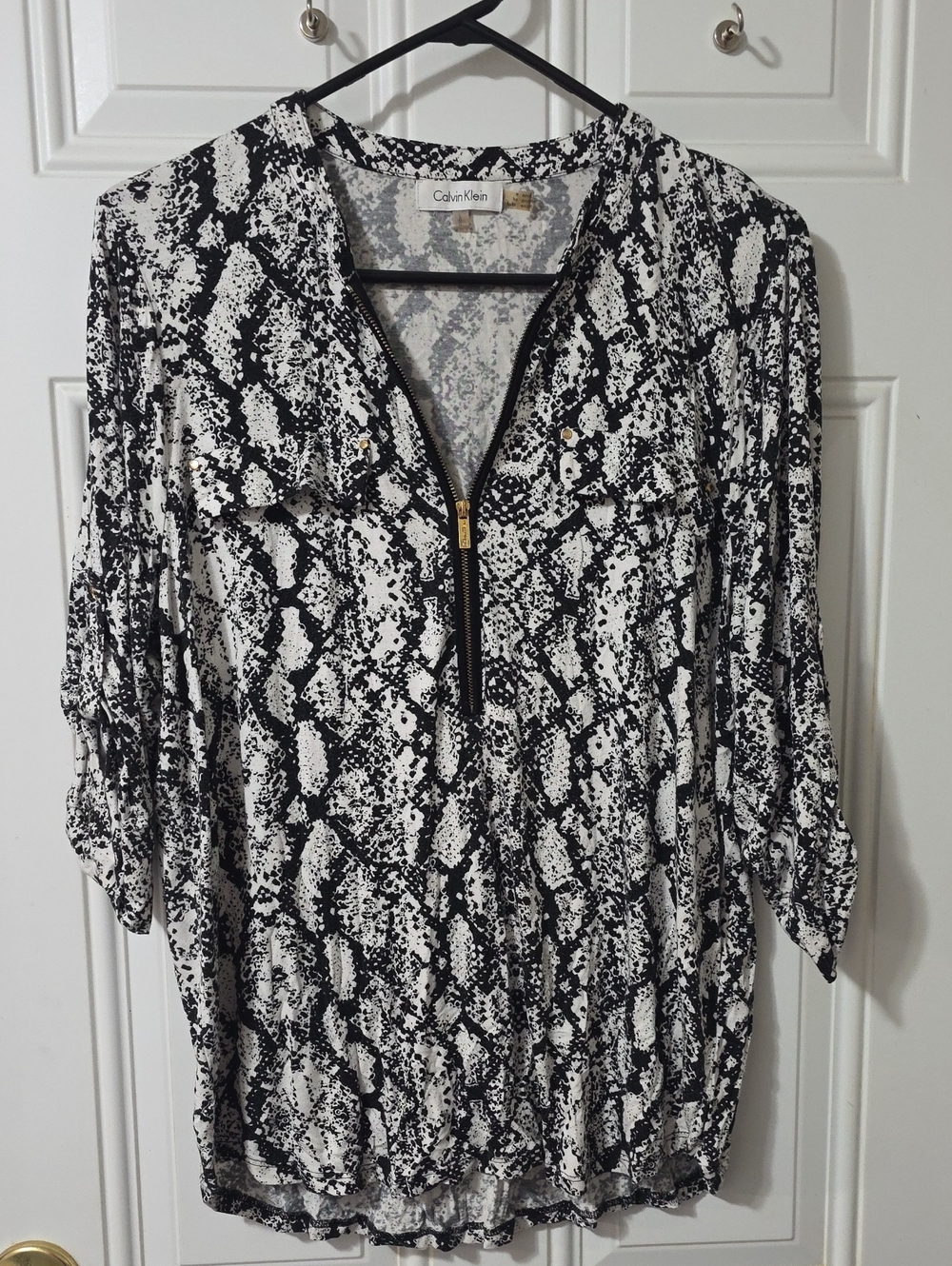 Calvin Klein Black and White Snake Print Women's Pullover Top